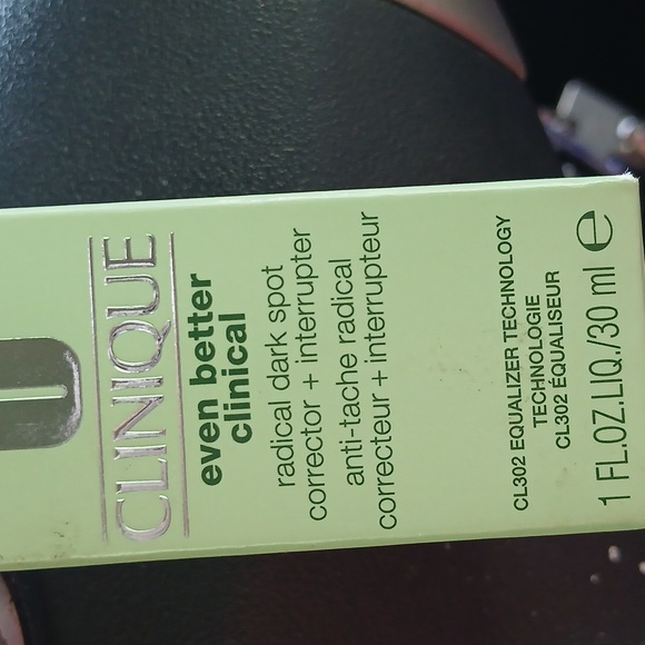 NIB Clinique Even Better Clinical Radical Dark Spot Corrector & Interrupter - Picture 3 of 8